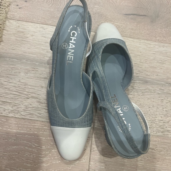 Spectacular Chanel denim and white block heel closed toe sandals. - Picture 1 of 5